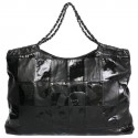 Grand sac CHANEL en cuir verni noir