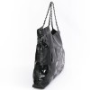 Grand sac CHANEL en cuir verni noir