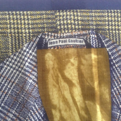 Foulard JEAN PAUL GAULTIER  motif Prince de Galles dans les tons bleus