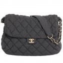 Sac besace CHANEL en jersey gris matelassé