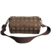 Sac pochette CHANEL en toile monogram