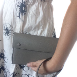 Pochette  CELINE en cuir grainé  taupe