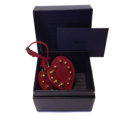 Bijou de sac PRADA "Christamas Trick" en cuir rouge