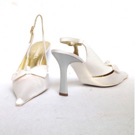 Couture CHANEL shoes 38.5 in white satin and leather T Golden