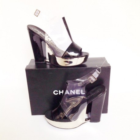 CHANEL t. 39.5 platform pumps black varnish and metal