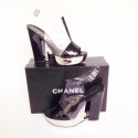 Escarpins plateforme CHANEL t. 39.5 vernis noir et métal