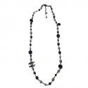 Long sautoir CHANEL en perles velours , acier et noires