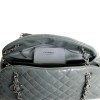 Sac bowling CHANEL en cuir verni vert céladon