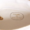 Pochette zippée CHANEL en cuir grainé blanche