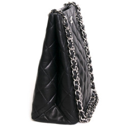 Sac seau CHANEL cuir d'agneau matelassé noir