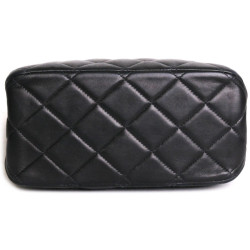 Sac seau CHANEL cuir d'agneau matelassé noir