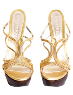 ALEXANDER McQUEEN T 36 gold leather sandals