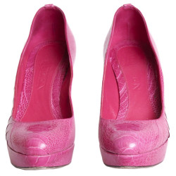 Escarpins ALEXANDER MCQUEEN T 37.5 en python rose fushia 