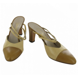 Shoes CHANEL T 40 gold and light brown