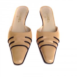 CHANEL T41 beige patent leather heels mules