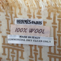 Foulard HERMES  en laine beige à motif H