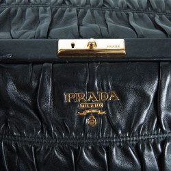 Sac PRADA cuir noir plissé