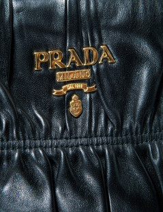 Sac PRADA cuir noir plissé