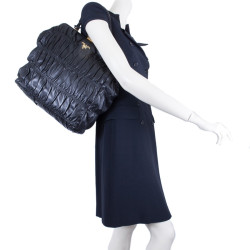 Sac PRADA cuir noir plissé