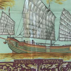 Carré HERMES "Jonques et Sampans" en soie verte