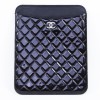 Porte Ipad CHANEL matelassé verni noir