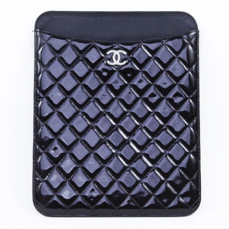 Porte Ipad CHANEL matelassé verni noir