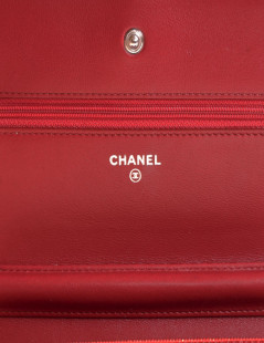 Quilted bag CHANEL red leather cover