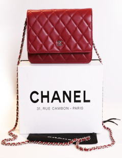 Quilted bag CHANEL red leather cover