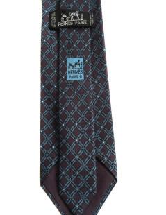 HERMÈS tie in plum, blue sky and white scarf