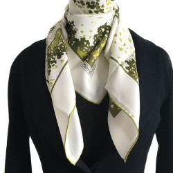 Square three leaves Hermes silk white and green