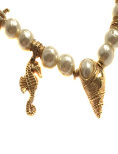 CHRISTIAN DIOR necklace Pearly beads and shells