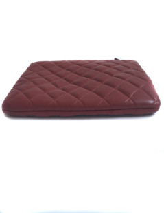 Pochette CHANEL en cuir matelassé bordeaux