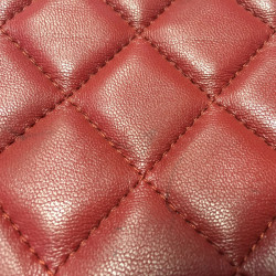 Pochette CHANEL en cuir matelassé bordeaux