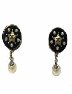 Boucles d'oreille clous CHANEL collection Paris Dallas