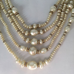 Long collier CHANEL  5 rangs  perles nacrées