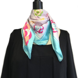 Foulard CHANEL en soie bleu ciel