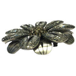 Grandebroche marguerite LANVIN en métal argenté et strass