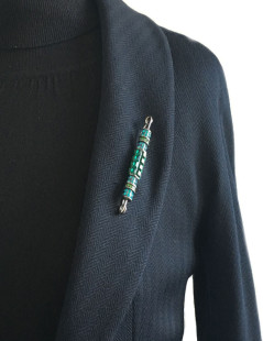 Broche épingle LANVIN en strass multicolores