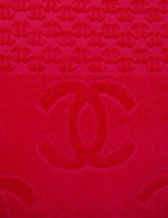 Sac de plage CHANEL et sa serviette éponge fushia