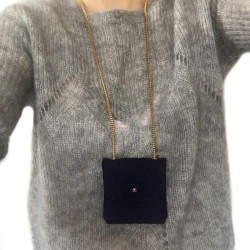 Mini sac-collier CHANEL en jersey bleu