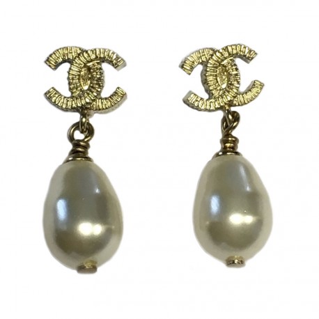 CHANEL Pearl oval Pearl ear studs