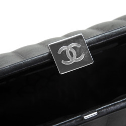 Pochette CHANEL cuir d'agneau lisse noir