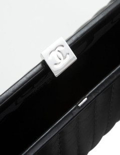 CHANEL black smooth lambskin pouch