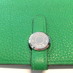 Portefeuille  dogon HERMES vert bamboo