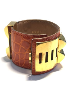 HERMES Medor cuff in orange leather and gold hardware