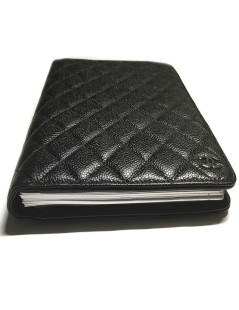 Porte agenda CHANEL en cuir matelassé noir