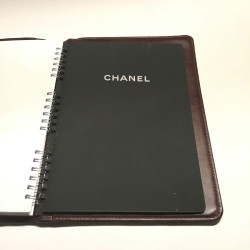 Porte agenda CHANEL en cuir matelassé noir