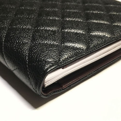 Porte agenda CHANEL en cuir matelassé noir