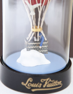 LOUIS VUITTON hot air balloon snow globe