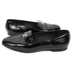 Mocassins CHANEL t 39.5 cuir verni noir